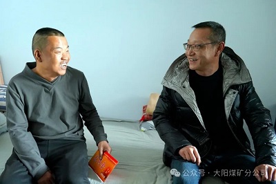 王书记慰问大阳煤矿困难职工（小图）.jpg