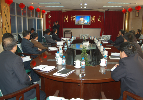 大阳煤矿党委中心组学习《金融危机下的2009年国际格局》专题讲座